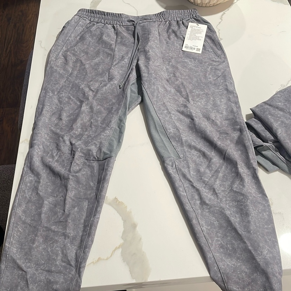 Mens lululemon pants. XXL brand new.!